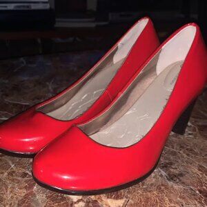 Giani Bernini Red 2 3/4" Heels Women's Round Toe Size 6 M